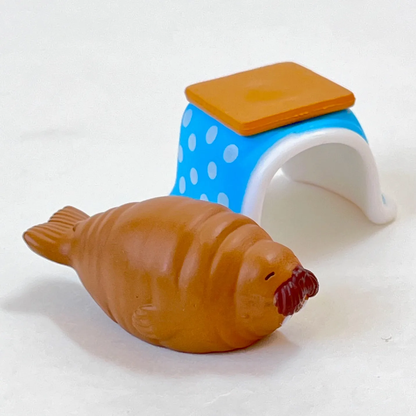 70332 Kotatsu Cold Cozy Animals Figurine Capsule-5