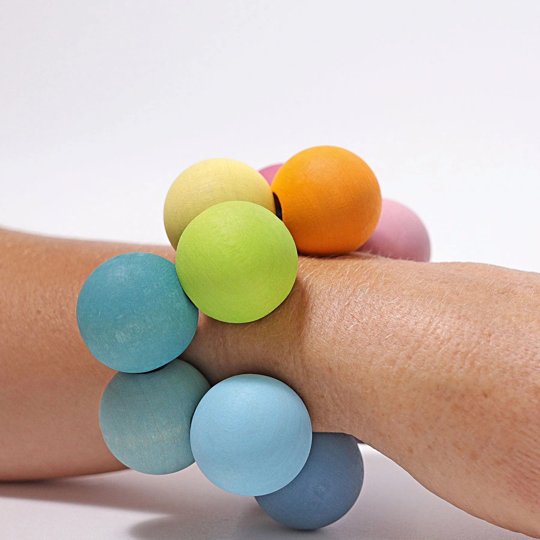 Grimm's Wooden beads grasper