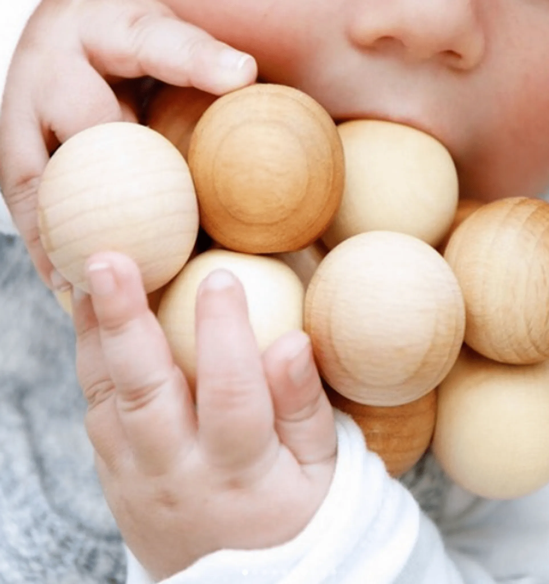 Grimm's Wooden beads grasper